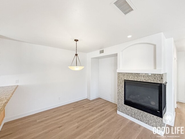 Building Photo - Stunning 3BD/3BA W/ A/C, Attached Garage, and In-Unit Laundry in Pacific Beach!