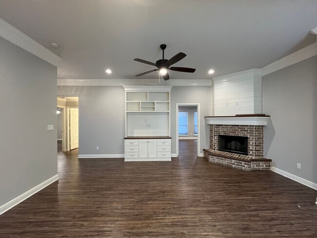 Building Photo - 5429 Meadow Ridge Dr