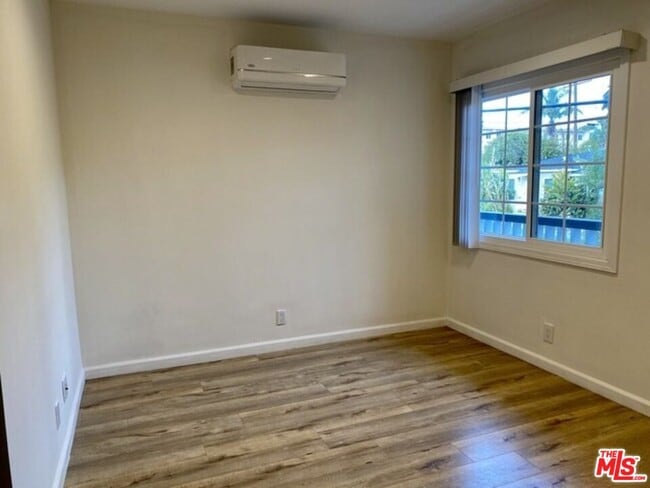 Building Photo - 402 Pacific St