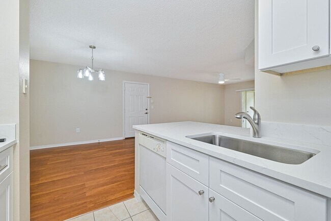 Building Photo - NOW AVAILABLE - Updated 1st Floor Condo in Bonita!
