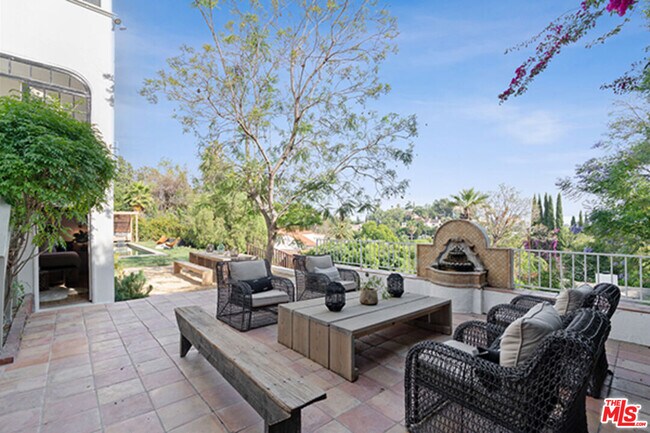 Building Photo - 6402 Ivarene Ave