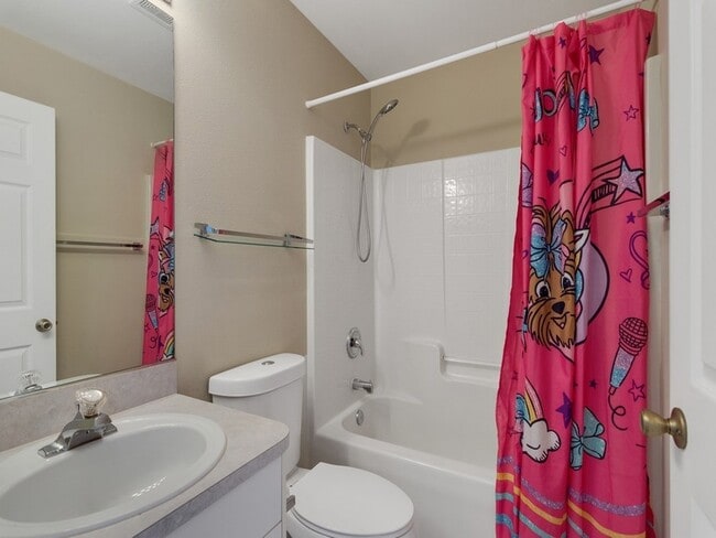 Building Photo - 962 E 13th Square