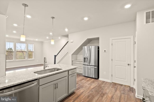 Building Photo - 43361 Radford Divide Ter