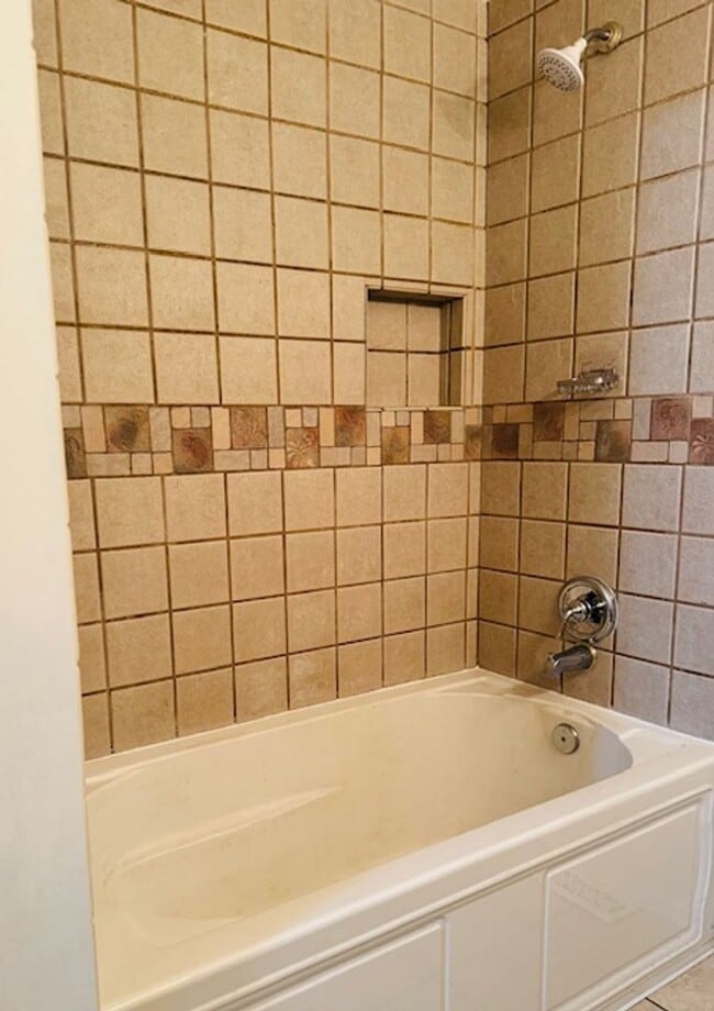 Building Photo - Burlington 3 Bed 2 Bath Home in quiet neighborhood