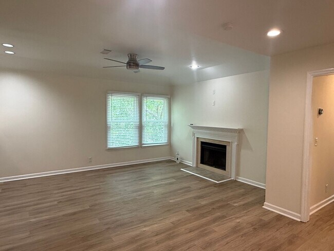 Building Photo - 2135 Acklen Ave