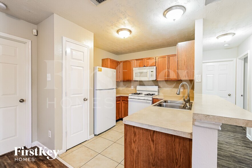 Building Photo - 507 Richcrest Dr