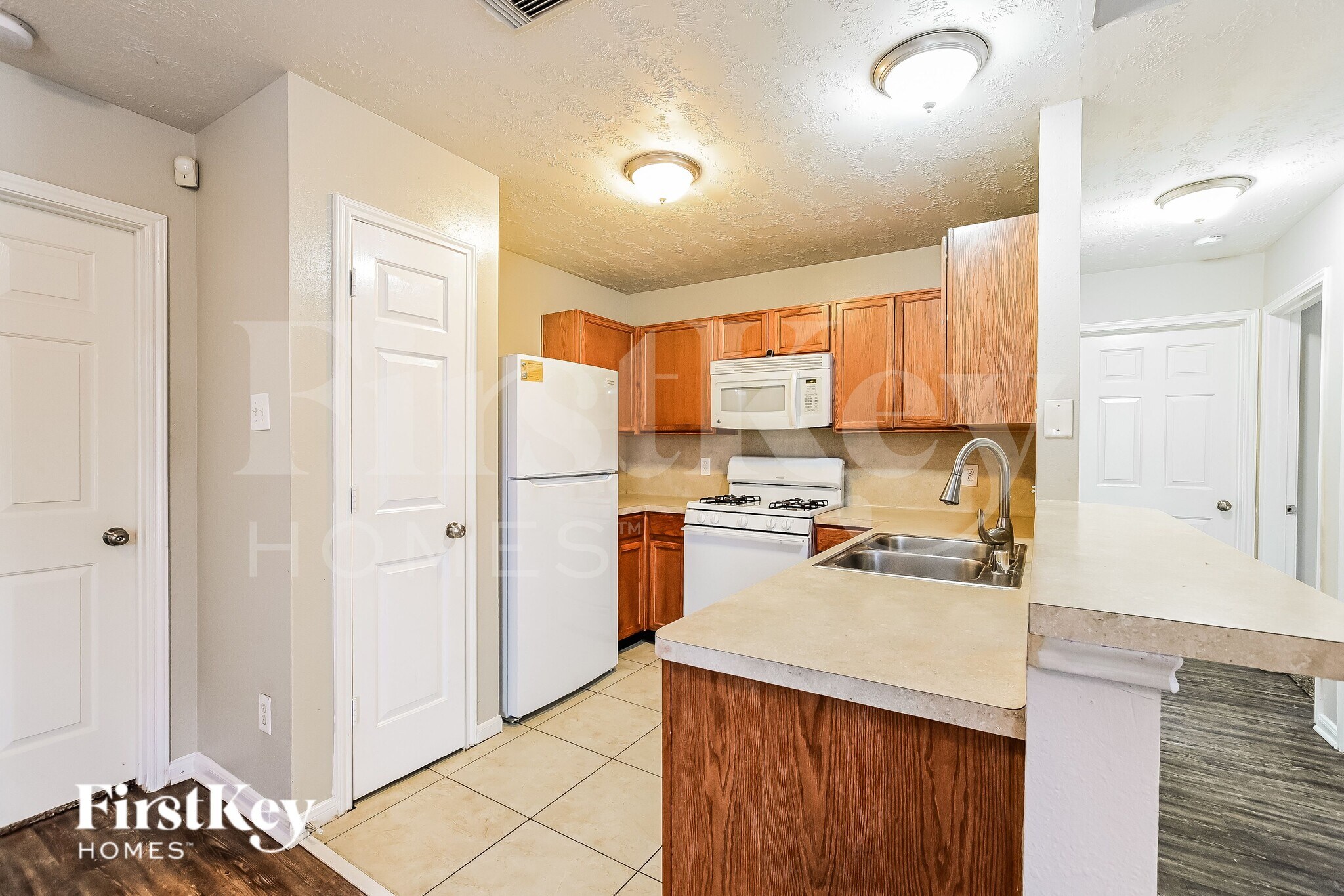 Building Photo - 507 Richcrest Dr