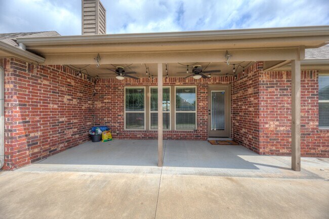 Building Photo - 1501 W Birmingham St