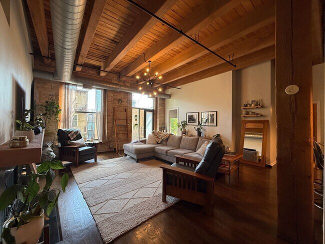 Building Photo - 2511 W Moffat St