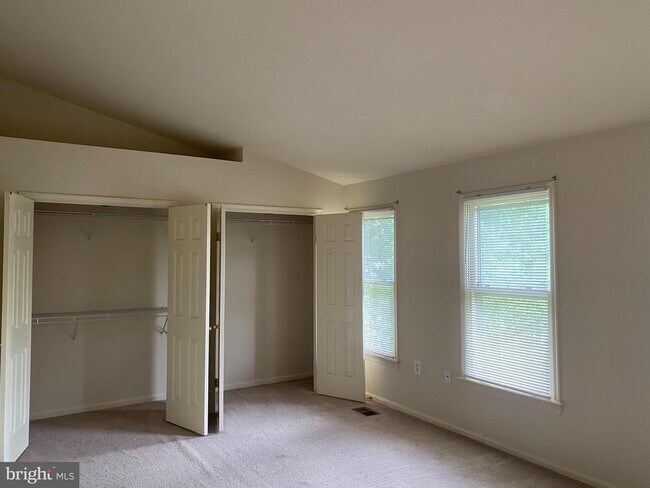 Building Photo - 5623 Gresham Ln