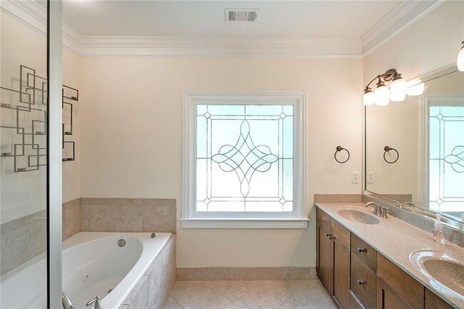 Building Photo - 2675 Rosalyn Ln