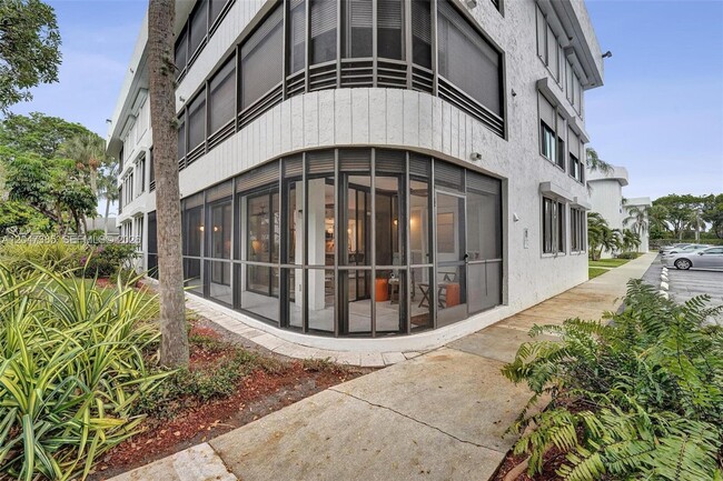Building Photo - 1430 Sheridan St