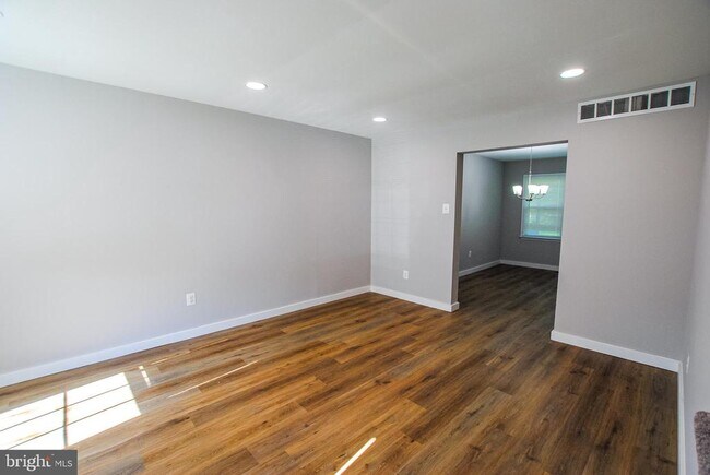 Building Photo - 8512 Hydra Ln