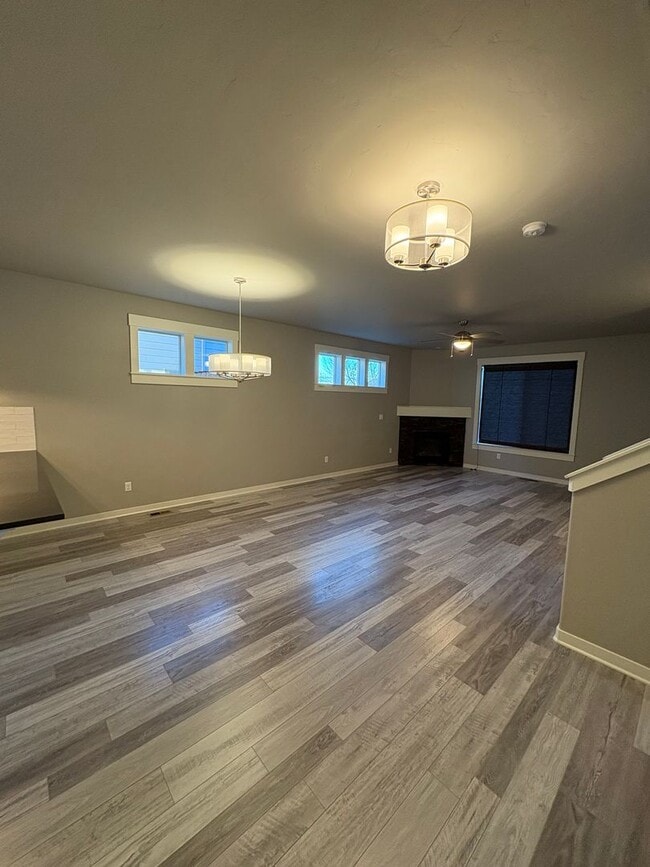 Building Photo - Newer 3 Bedroom / 2.5 Bathroom + Loft in the Ochoco Pointe Community