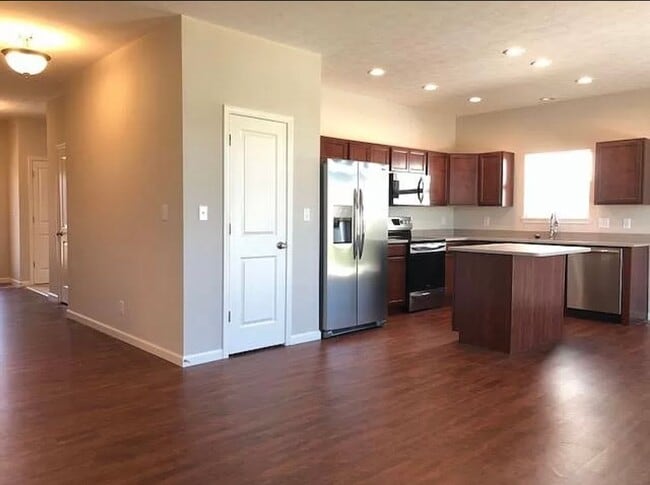 Building Photo - BRITTANY CHASE...3 Bedroom 2 bath
