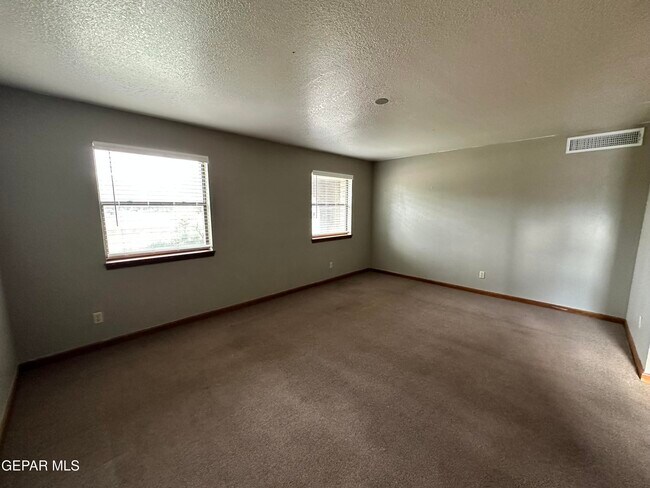 Building Photo - 815 Del Mar Dr