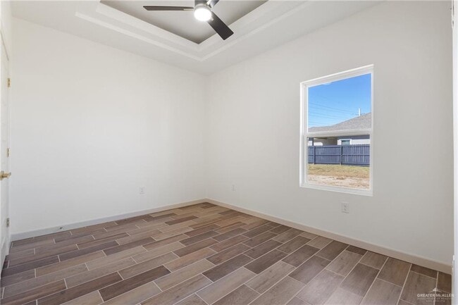 Building Photo - 17 N Alyna Ave