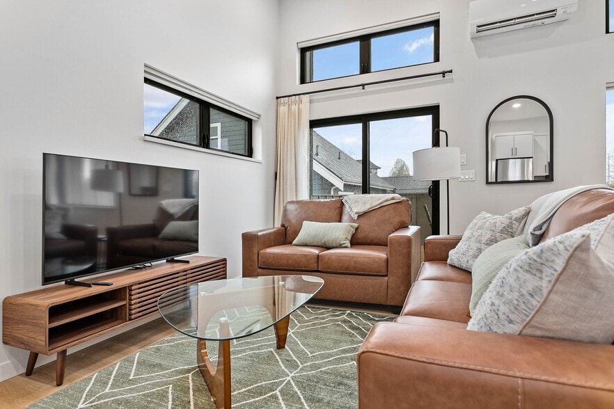 Building Photo - 2517 Vallette St