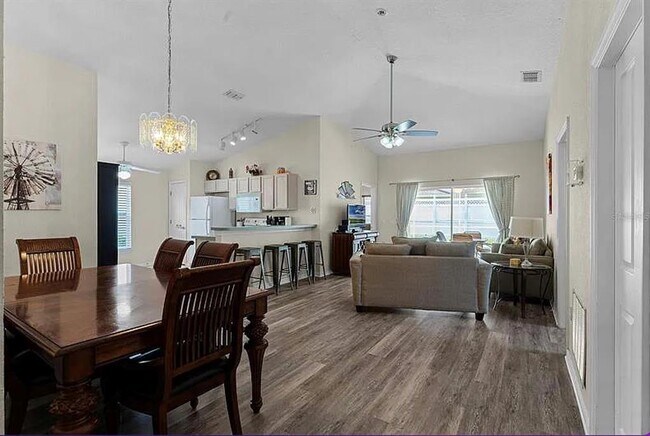 Building Photo - 528 Reserve Dr