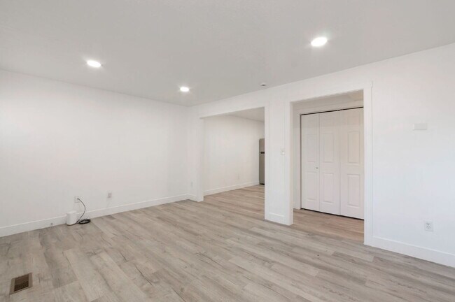Building Photo - North Salt Lake 2 BD 1 BA - $500 Amazon Gift Card!! - $500.00 Security Deposit OAC -Brookside Lof...