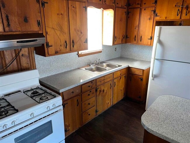 Building Photo - 1118 Ireland St