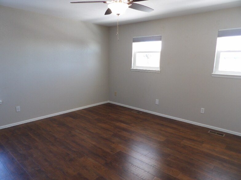 Building Photo - 2455 Stoneridge Dr