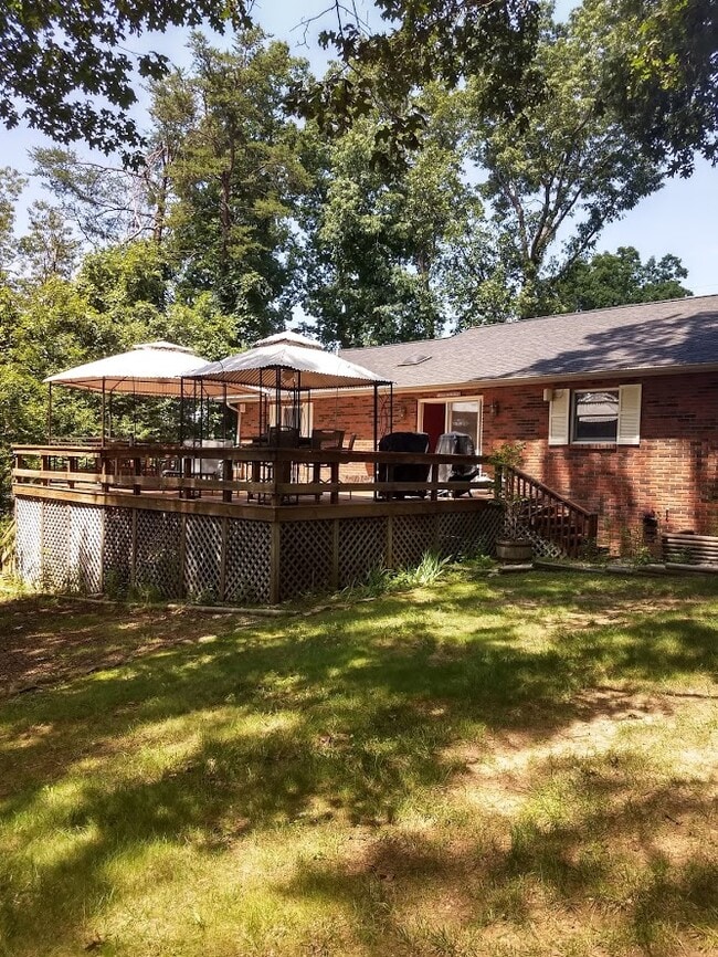 Building Photo - 104 Sheffield Dr
