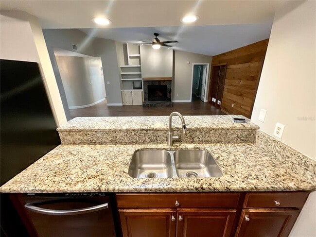 Building Photo - 2468 Gulf Breeze Cir
