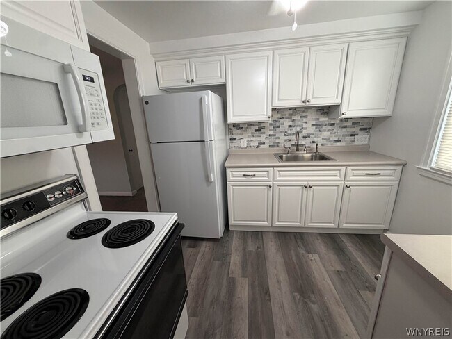 Building Photo - 808 Cleveland Dr