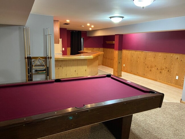 Building Photo - 558 Beachview Dr