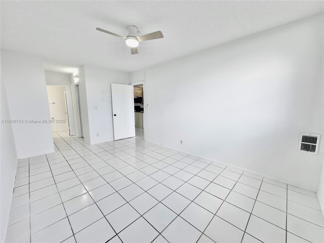 Building Photo - 2401 Riverside Dr