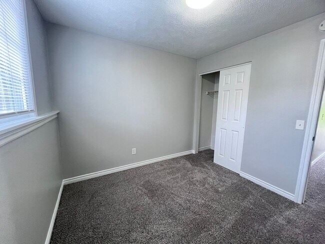 Building Photo - Two Bedroom Apartment - Lower Level with L...