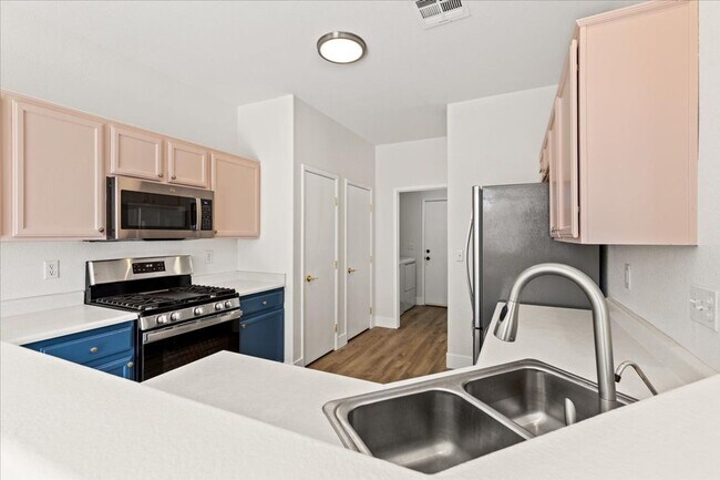 Building Photo - Fabulous Highly Upgraded Home!