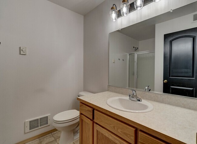 Building Photo - Updated 2 Bedroom 2 Bath Condo near Ft. Nu...