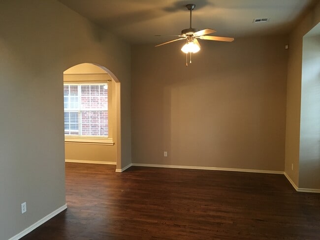 Building Photo - 4201 W Kent St