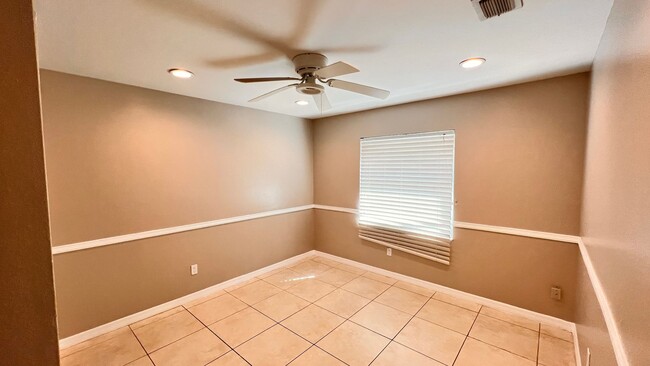 Building Photo - Beautiful 4 Bedroom 2 Bath Home!