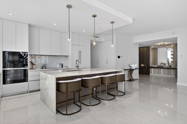 Building Photo - 3100 N Ocean Dr