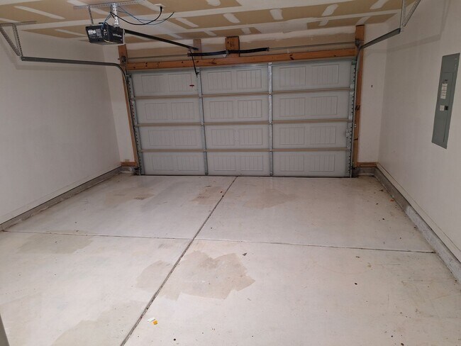 Building Photo - Wonderful Two Story Four Bedroom Home in Northeast Columbia!