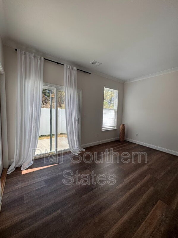 Building Photo - 401 Albus Dr