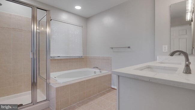 Building Photo - 4724 Hanrahan Pl