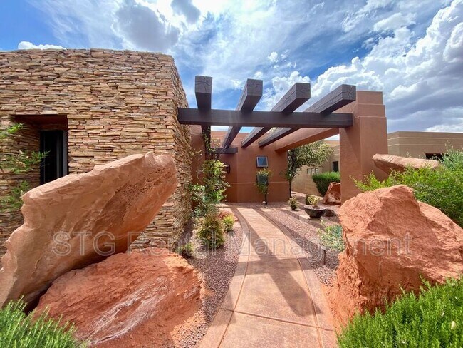 Building Photo - 2336 2336 W Entrada Trail