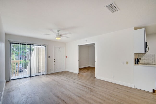 Building Photo - 614 Executive Center Dr