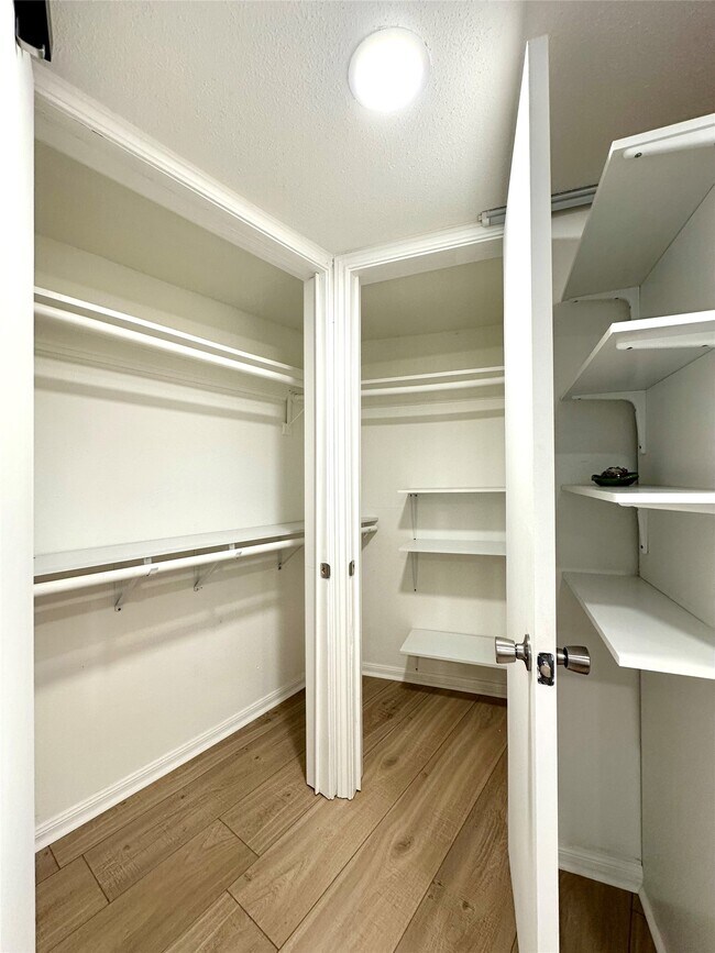 Building Photo - 4723 Aftonshire Dr