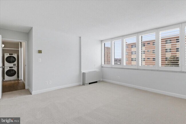 Building Photo - 1301 S Arlington Ridge Rd