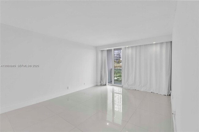 Building Photo - 100 Bayview Dr