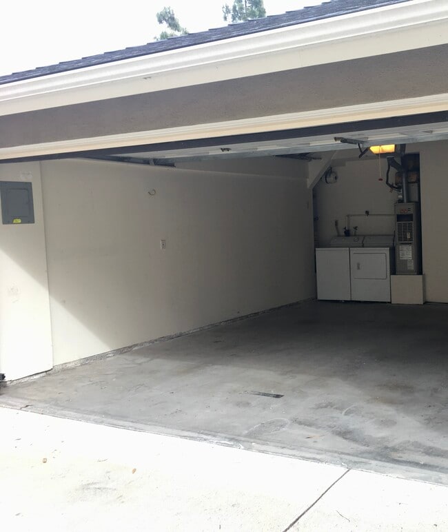 Building Photo - 2210 Canyon Dr