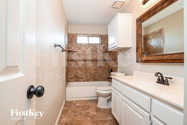 Building Photo - 2210 Meadowstone Dr