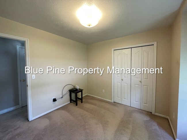 Building Photo - 810 Tennis Ct Dr