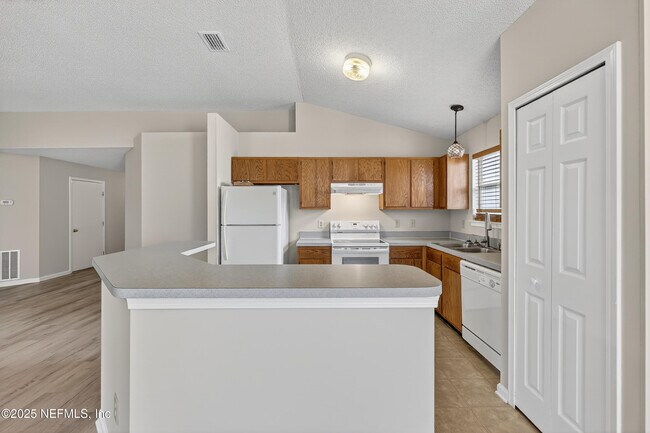 Building Photo - 12119 Cancun Dr