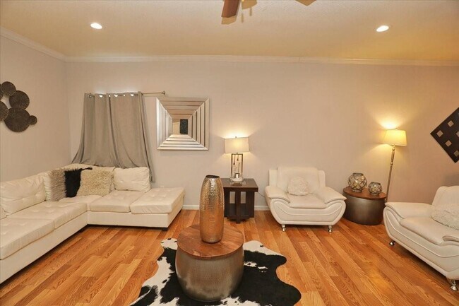 Building Photo - 13121 Vickery St